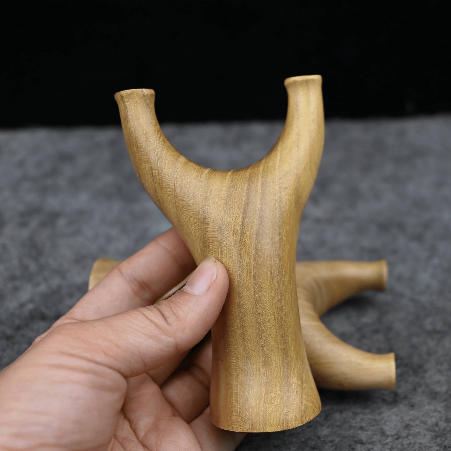 A naked bow with a pear